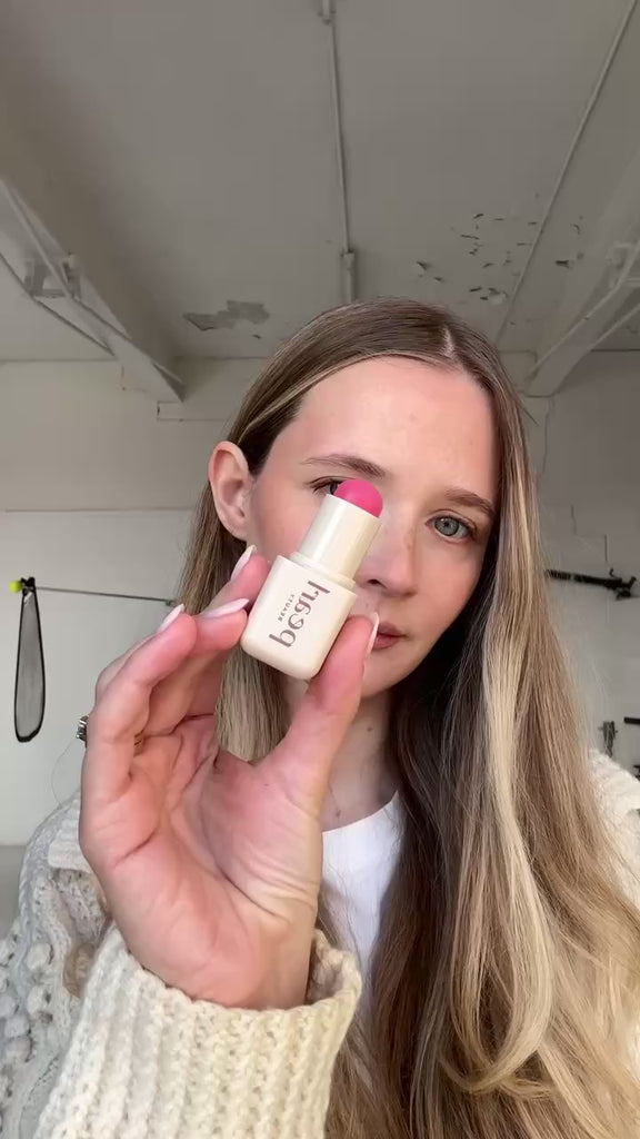 Video application of Pearl Beauty lipstick with pink shade and 'Girl Next Door' 